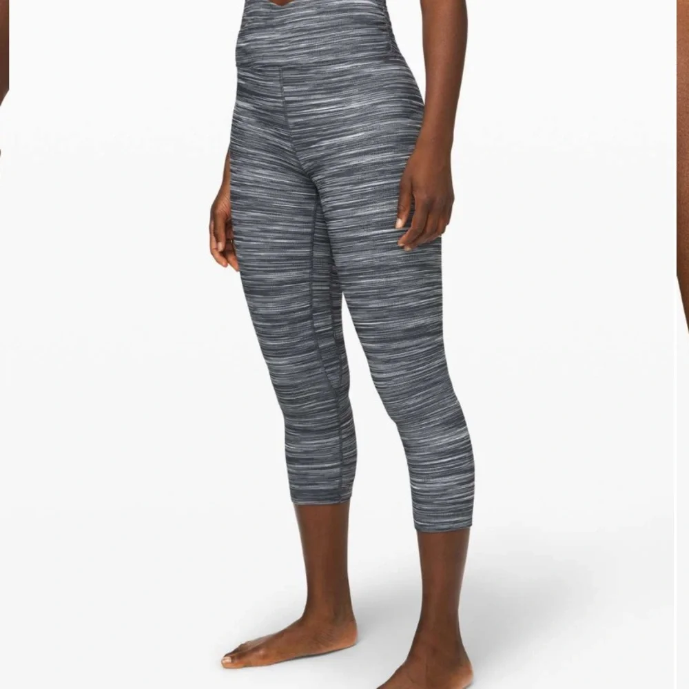 Lululemon Athletica Align Crop 21" Leggings Black and White Womens Sz 4 EUC - Picture 4 of 9